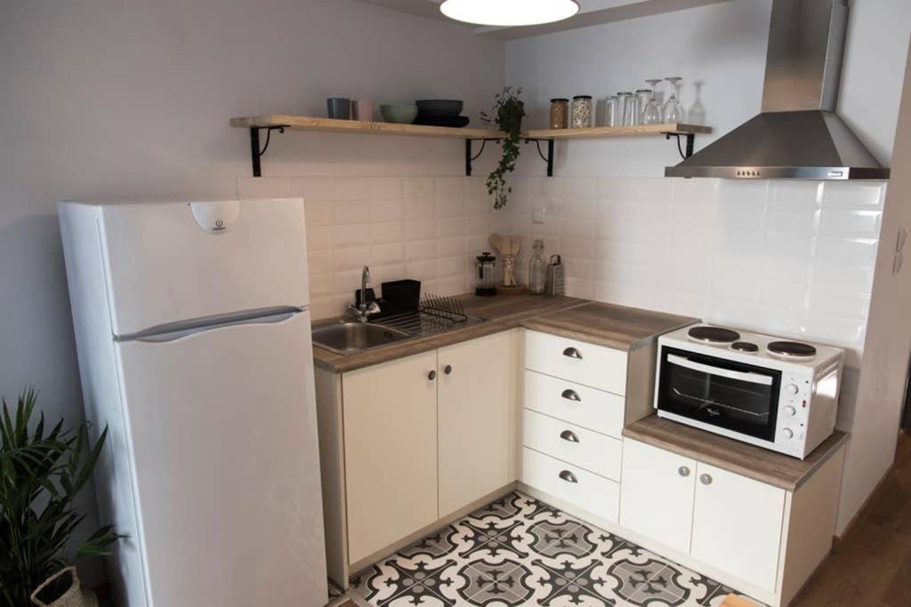 Lord Byron Apartment Preveza Esterno foto