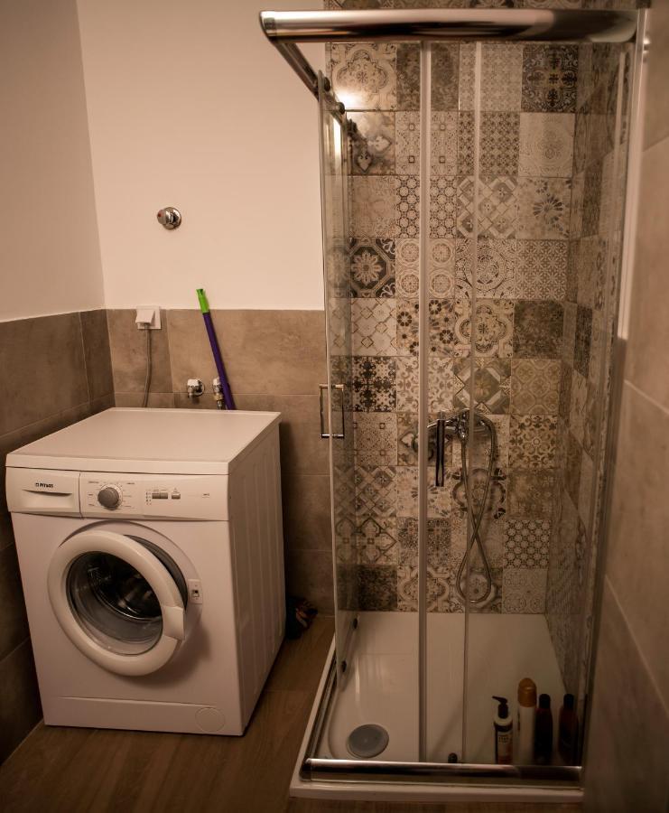 Lord Byron Apartment Preveza Esterno foto
